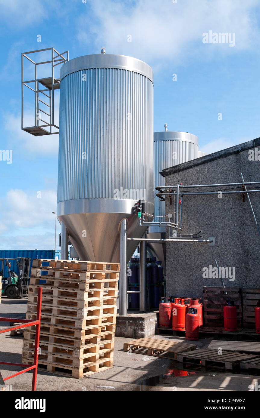 Serbatoi di birreria all'indipendente BrewDog brewery in Fraserburgh Scozia Scotland Foto Stock