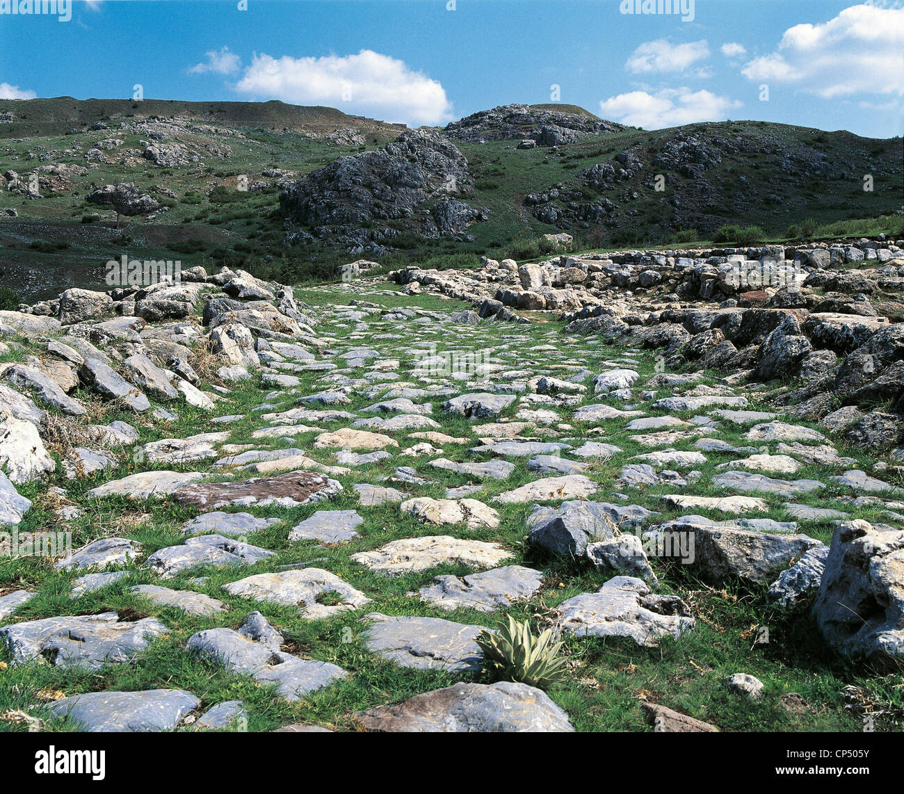 Via Sacra verso i templi di Hattusa (Patrimonio Mondiale UNESCO, 1986), antica capitale dell'Hittita Impero, Turchia. Hittita Foto Stock