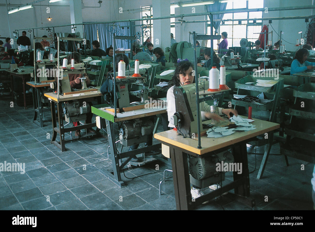 ALBANIA - Kruje. Scarpe italiane IMPIANTO DI FABBRICA Foto stock - Alamy