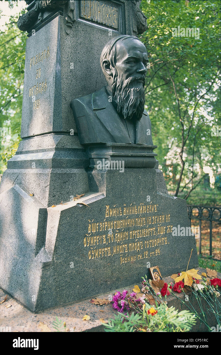 Russia - San Pietroburgo. Il Cimitero di Tikhvin. Tomba di Fëdor Dostoevskij (Mosca, 1821 - San Pietroburgo, 1881) Foto Stock