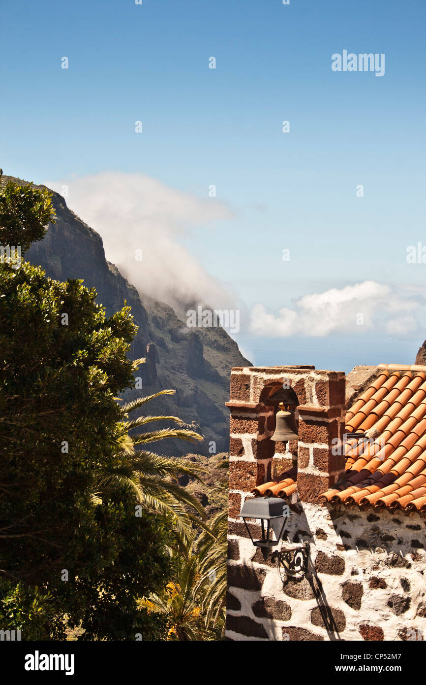 Campanile della chiesa sulla piccola cappella a Masca, Tenerife, Isole Canarie, Spagna. Foto Stock