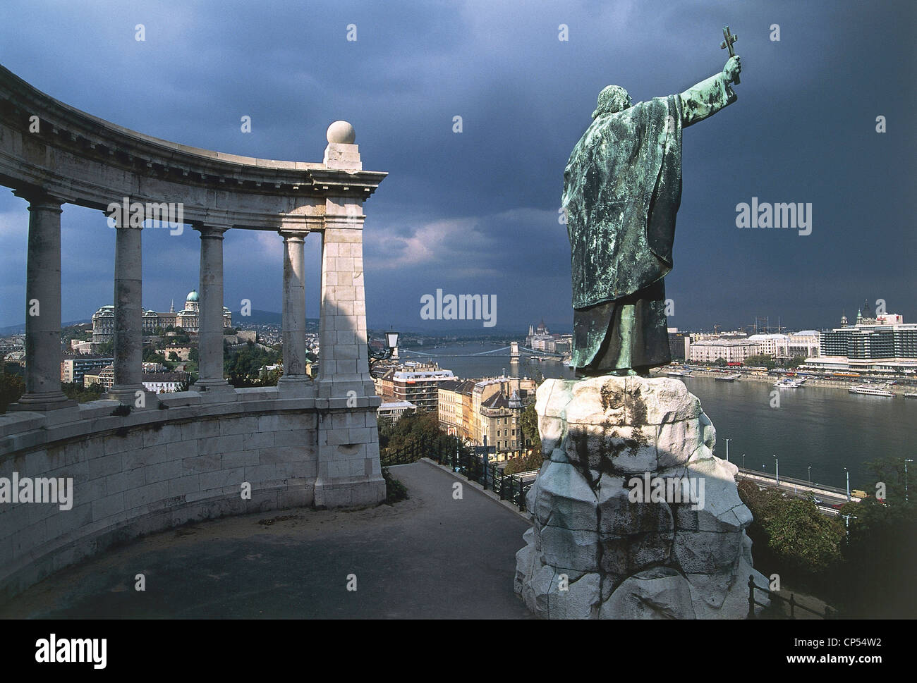 Ungheria - Budapest - Pest. Gellert Hill. Panorama Danubio dal monumento a San Gerardo e Gerard. Foto Stock