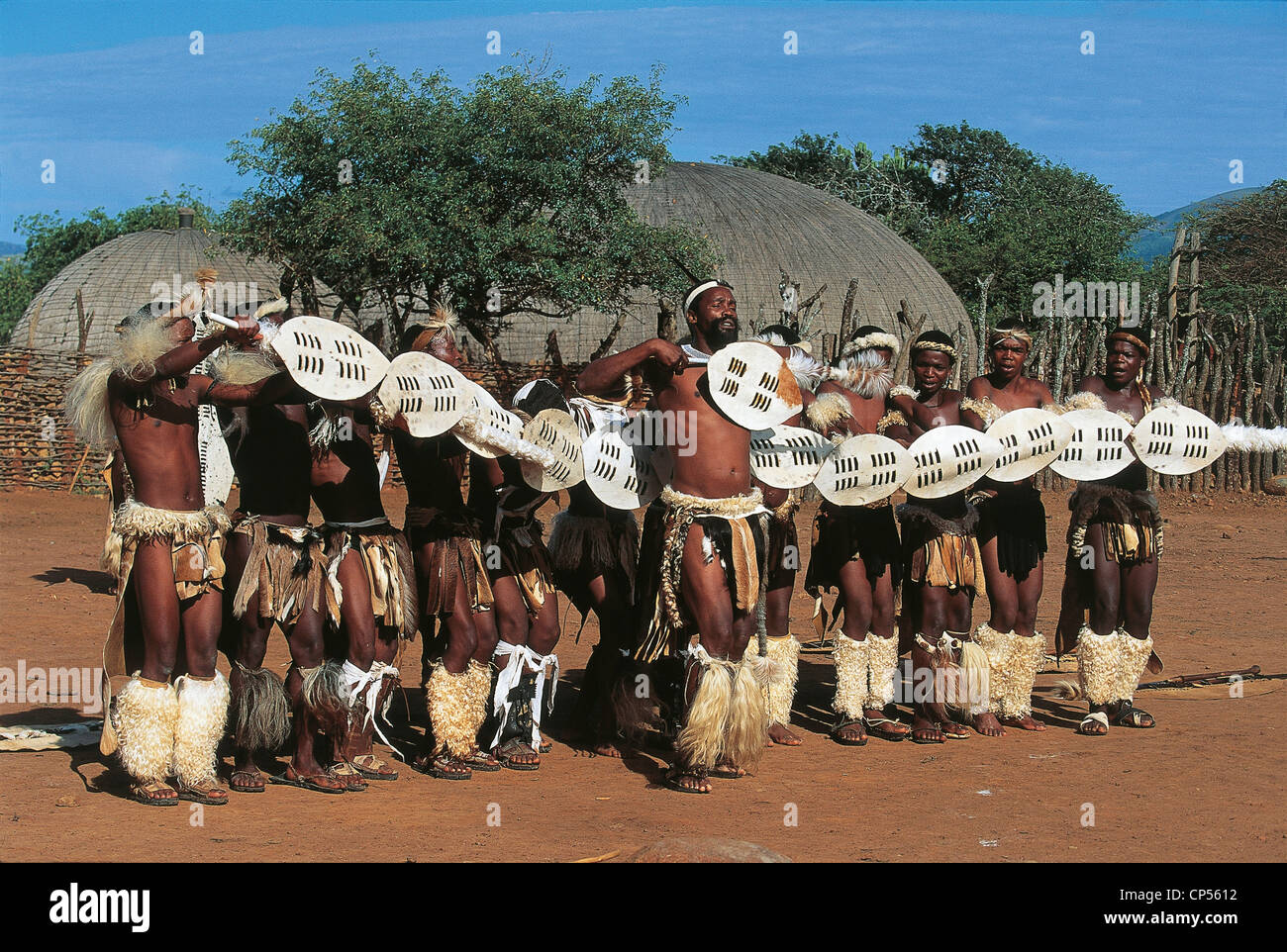 Repubblica del Sud Africa Qwazulu villaggio tradizionale danza Zulu Foto Stock