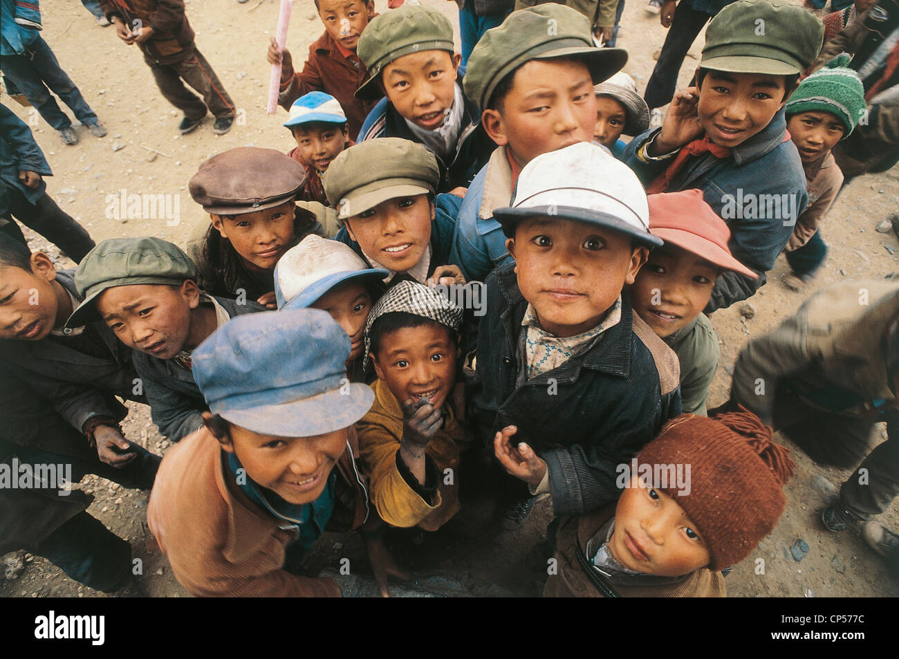 Cina - Tibet. Cinese e i bambini tibetani Foto Stock