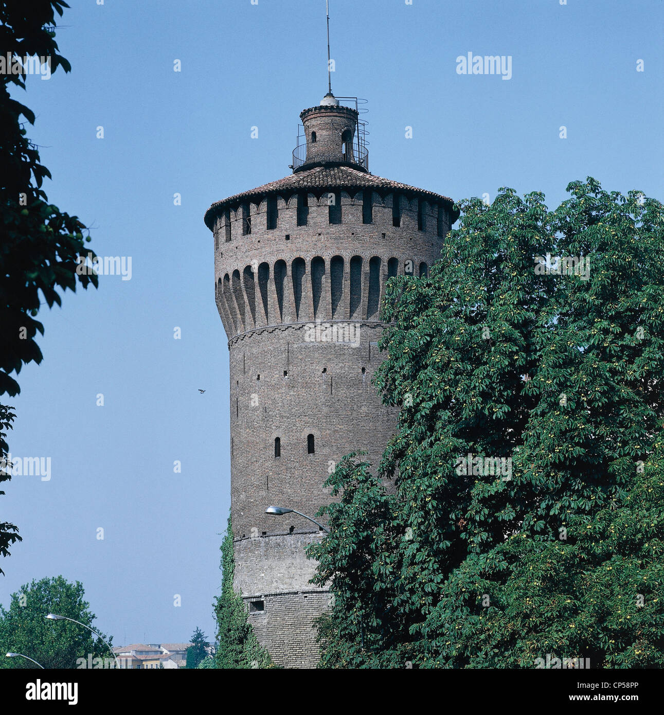 Lombardia - Lodi - Il castello medievale, vista sulla torre. Foto Stock