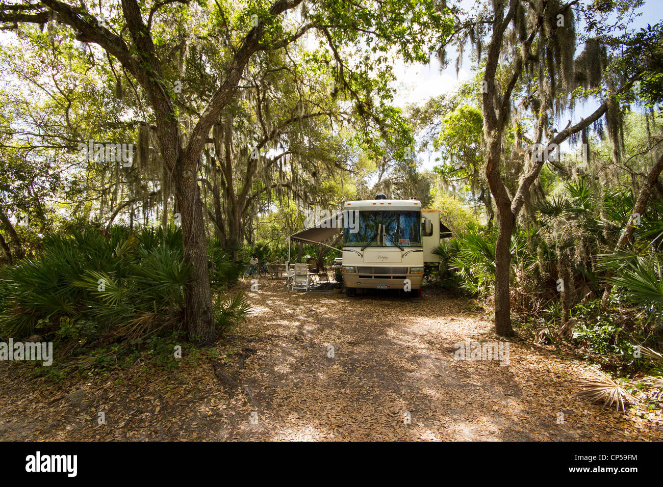 Camper parcheggiato sul posto di campeggio a Oscar Scherer membro Park - Florida Foto Stock