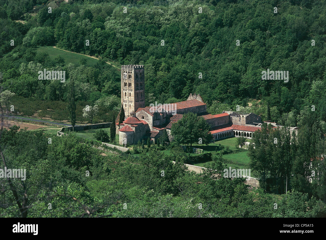 Francia - Linguadoca Rossiglione - Pirenei Orientali - Abbazia di Saint Michel de Cuxa monastero benedettino. Foto Stock