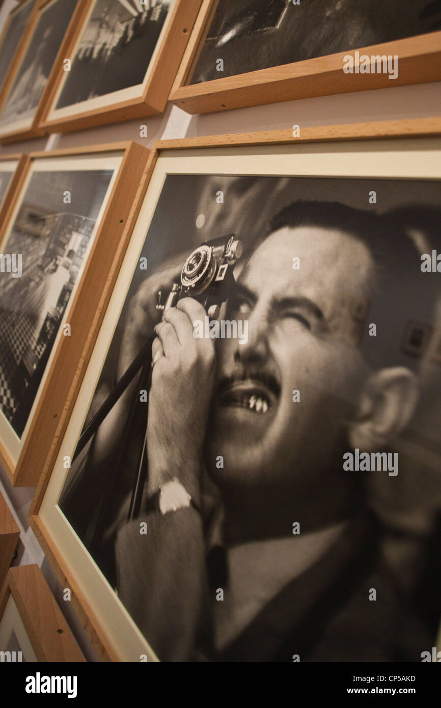 Spagna, Madrid, Centro de Arte Reina Sofia Museum, presentano degli anni cinquanta-ser fotografie dal fotografo catalano Francesc Catala-Roca Foto Stock