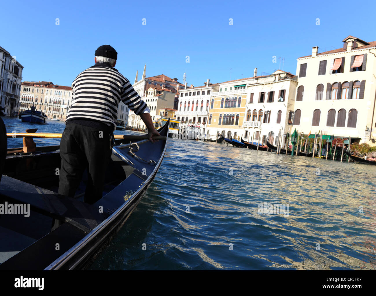 Traghetto sul Canal Grande Venezia, Italia Foto Stock