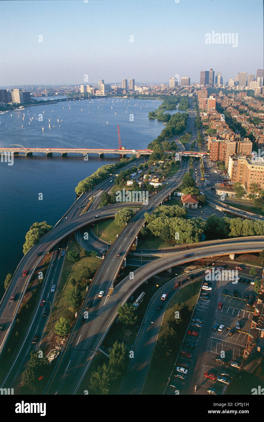 Stati Uniti d'America - Massachusetts - Boston. Il rilascio su Storrow Drive lungo il Fiume Charles. Foto Stock