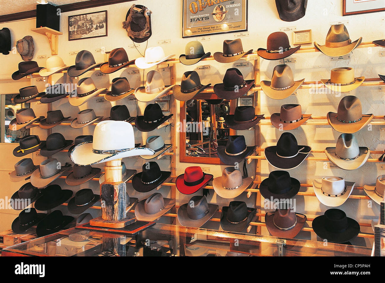 Stati Uniti d'America a Durango Colorado hat shop cowboy O'Farrell interni Foto Stock