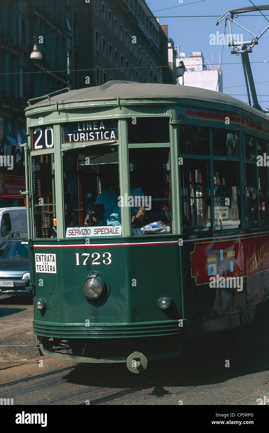 Lombardia - Milano. Il vecchio tram, utilizzato come un servizio turistico. Foto Stock