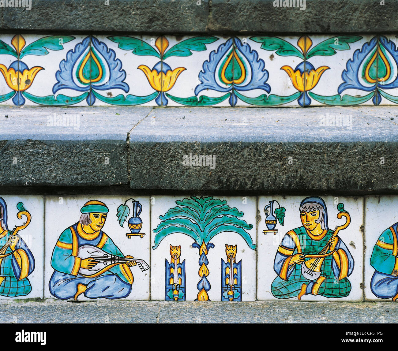 Sicilia, Caltagirone. Fasi di Santa Maria del Monte, particolarmente di piastrelle nel periodo la maiolica dipinta con arabo-normanne Foto Stock