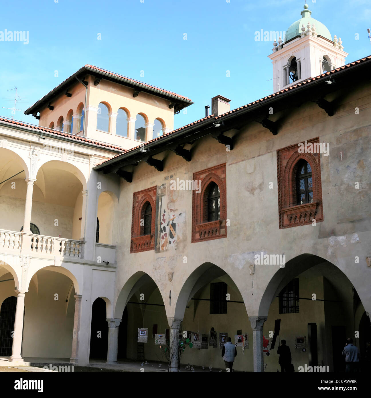 Broletto (lo storico luogo di incontro del consiglio della città), il centro della vita politica di imperiale libera città di Novara. Foto Stock