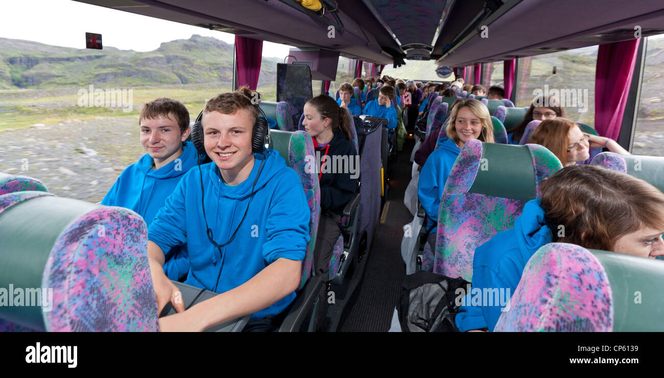 Gruppo scolastico sul bus tour, Islanda Foto Stock