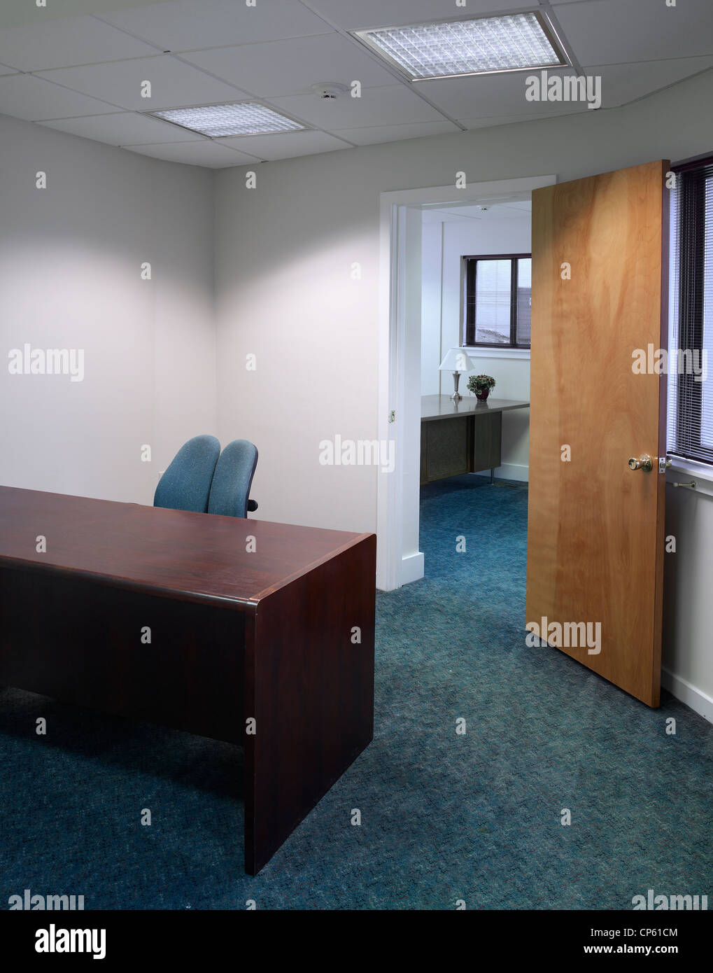 Scrivania e sedia Inside Business Office Foto Stock