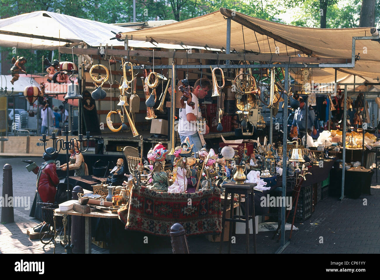 Paesi Bassi - Paesi Bassi - Amsterdam. Mercato di antiquariato a Waterlooplein. Foto Stock