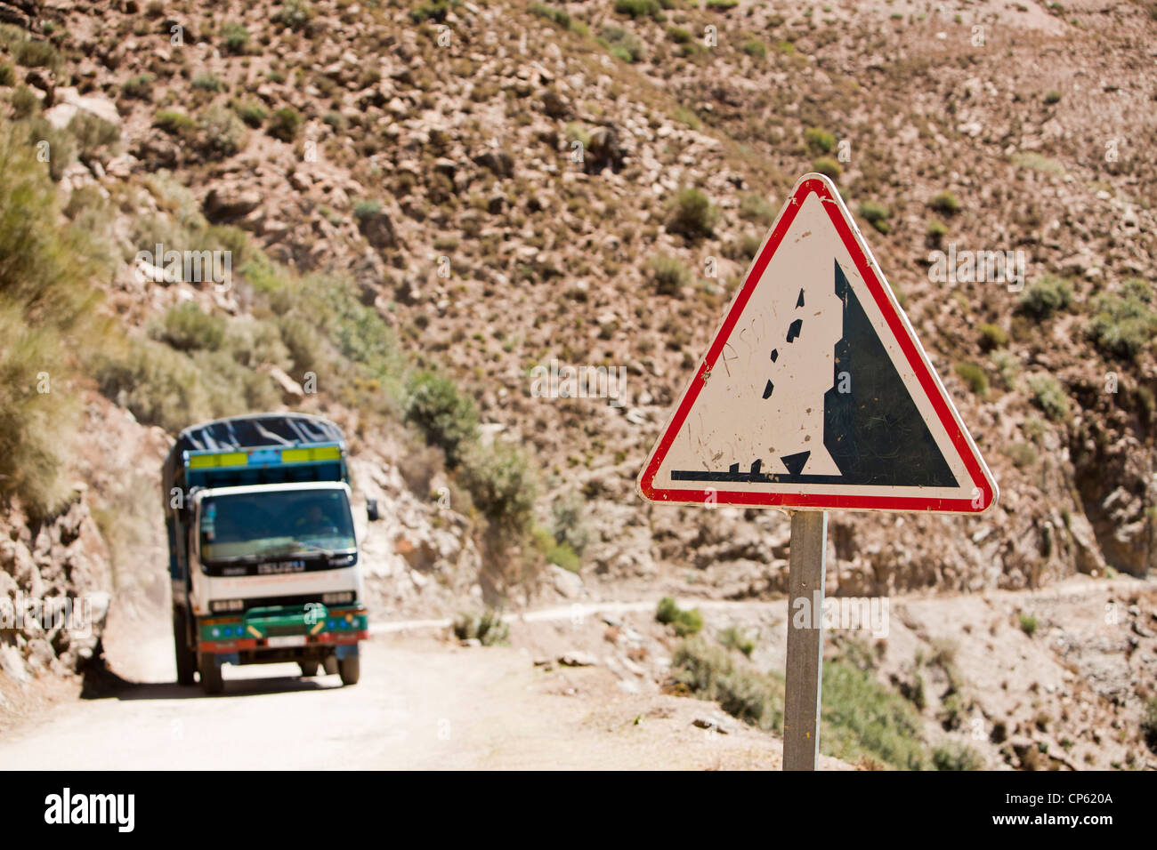 Un carrello su una strada di montagna nelle montagne del Marocco, Africa del Nord, voce nella provincia di Taroudant. Foto Stock