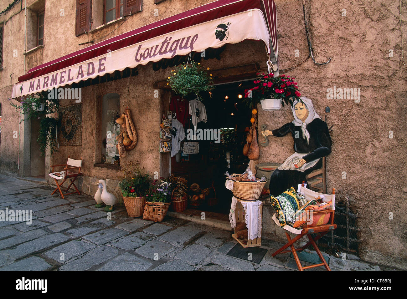 Francia - Corsica - Haute Corse - L'Ile Rousse. Negozio di souvenir. Foto Stock