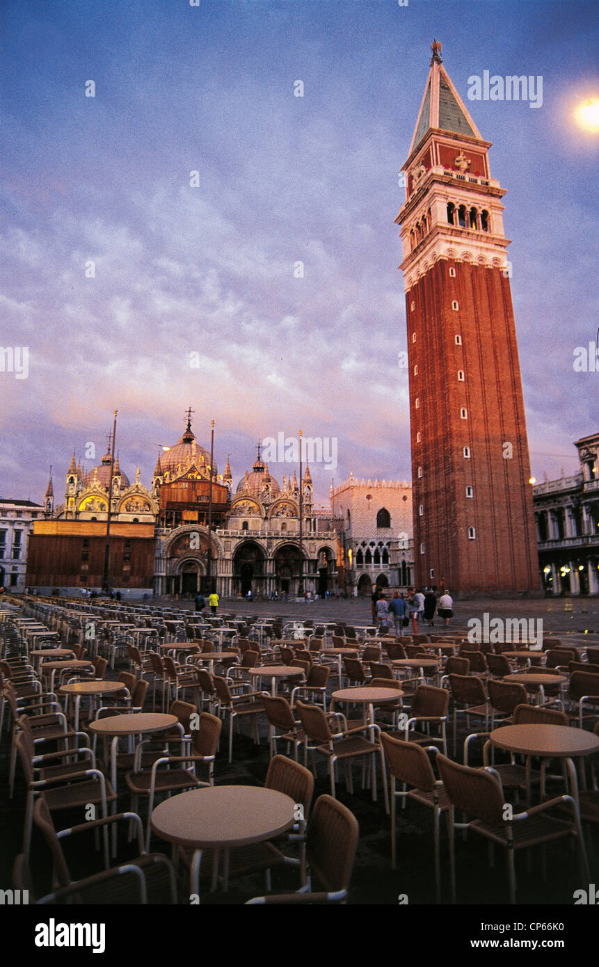 Veneto Piazza Venezia Basilica di San Marco e Campanile di San Marco Foto Stock