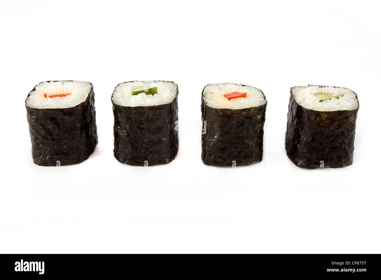 Linea di rotolo di sushi su bianco Foto Stock