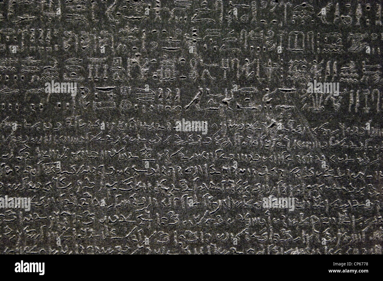 La Rosetta Stone. Epoca tolemaica. 196 BC. Hieroglyphical demotic e scrittura. Dettaglio. Foto Stock