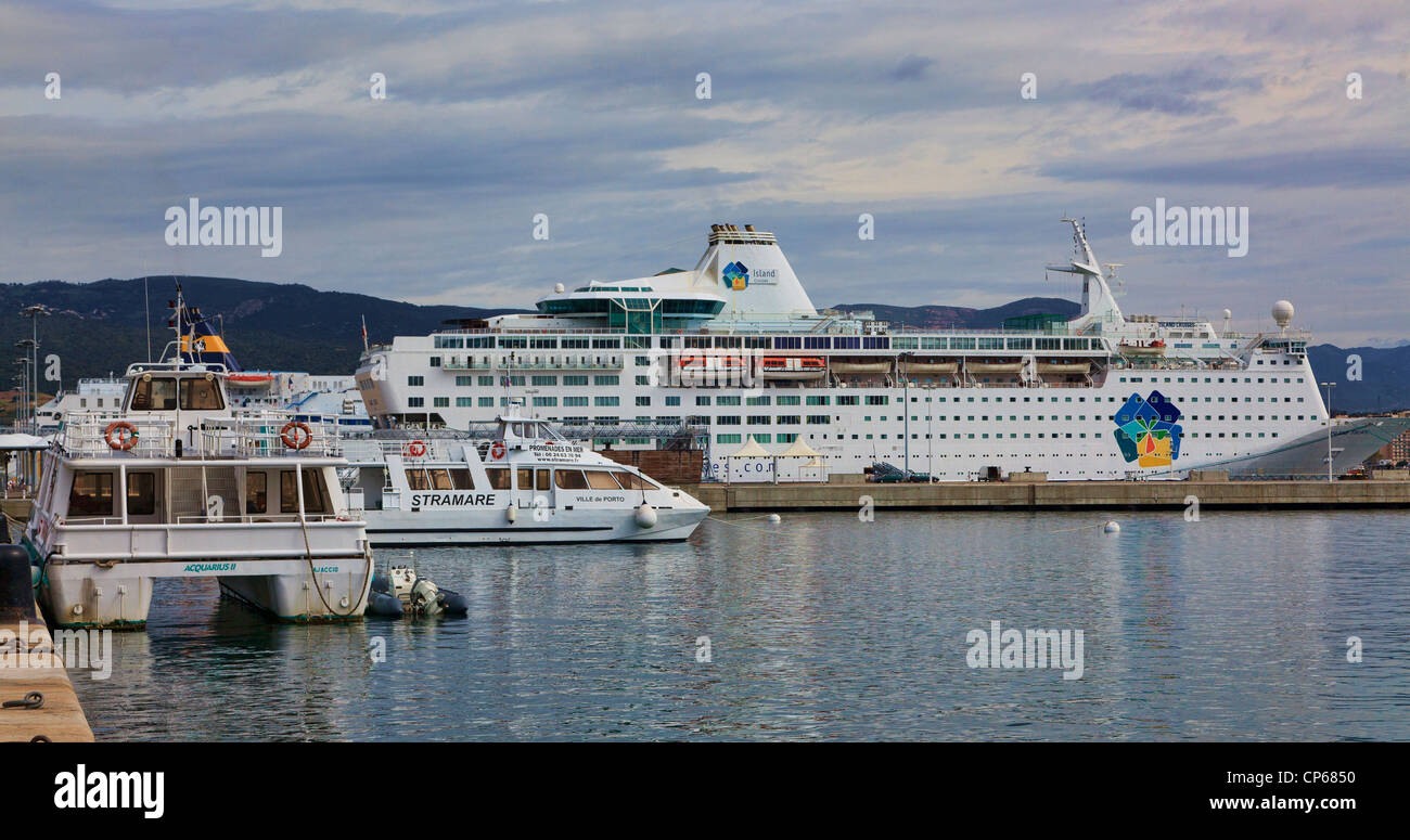 Nave da crociera Island Escape nel porto di Ajaccio Corsica,bay Foto Stock