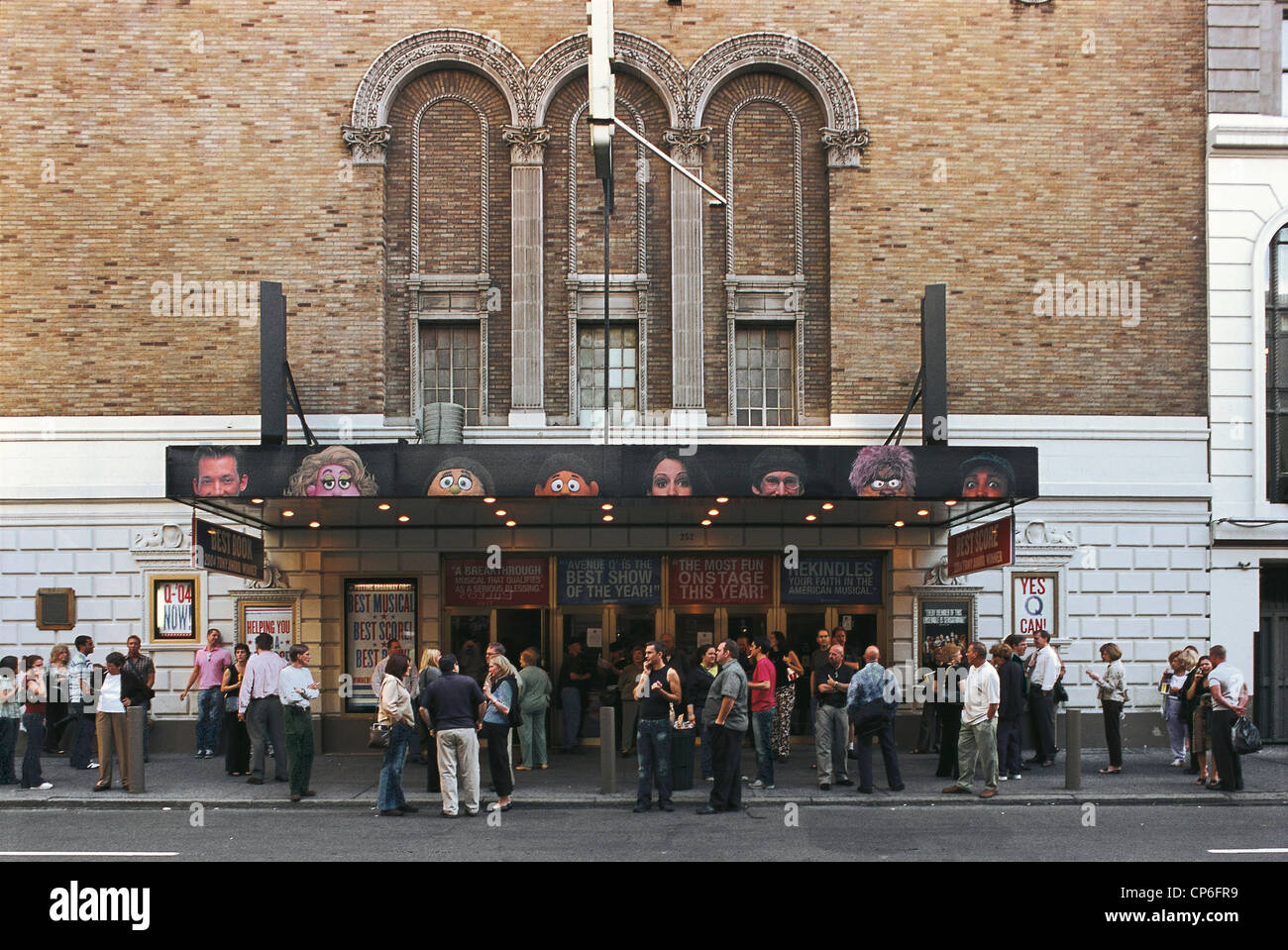 Stati Uniti d'America - New York, il quartiere del teatro. 44 th Street. J. Golden Theatre box office queue Foto Stock