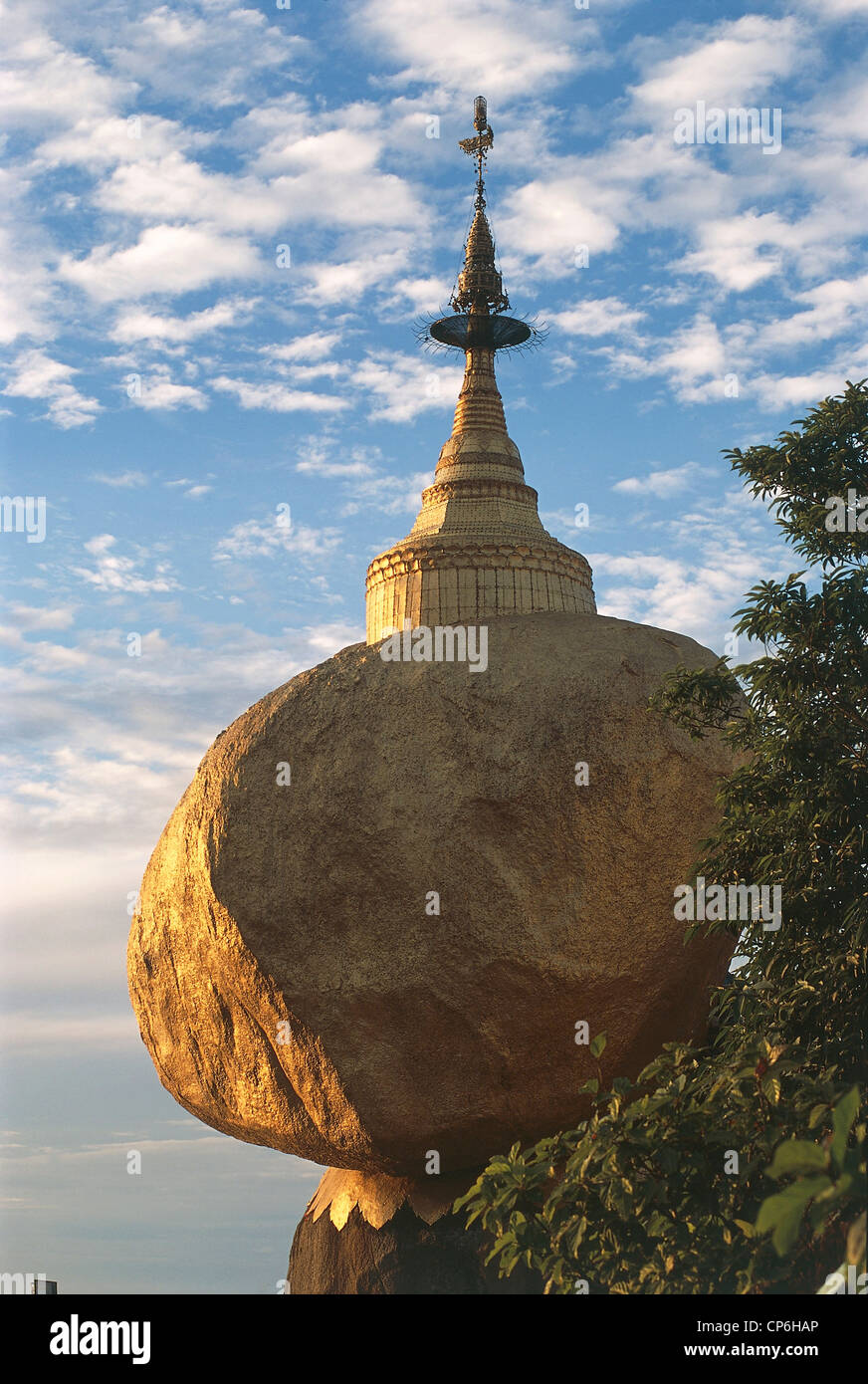 Myanmar (Birmania) - Kyaikhtiyo, il Golden Rock Foto Stock