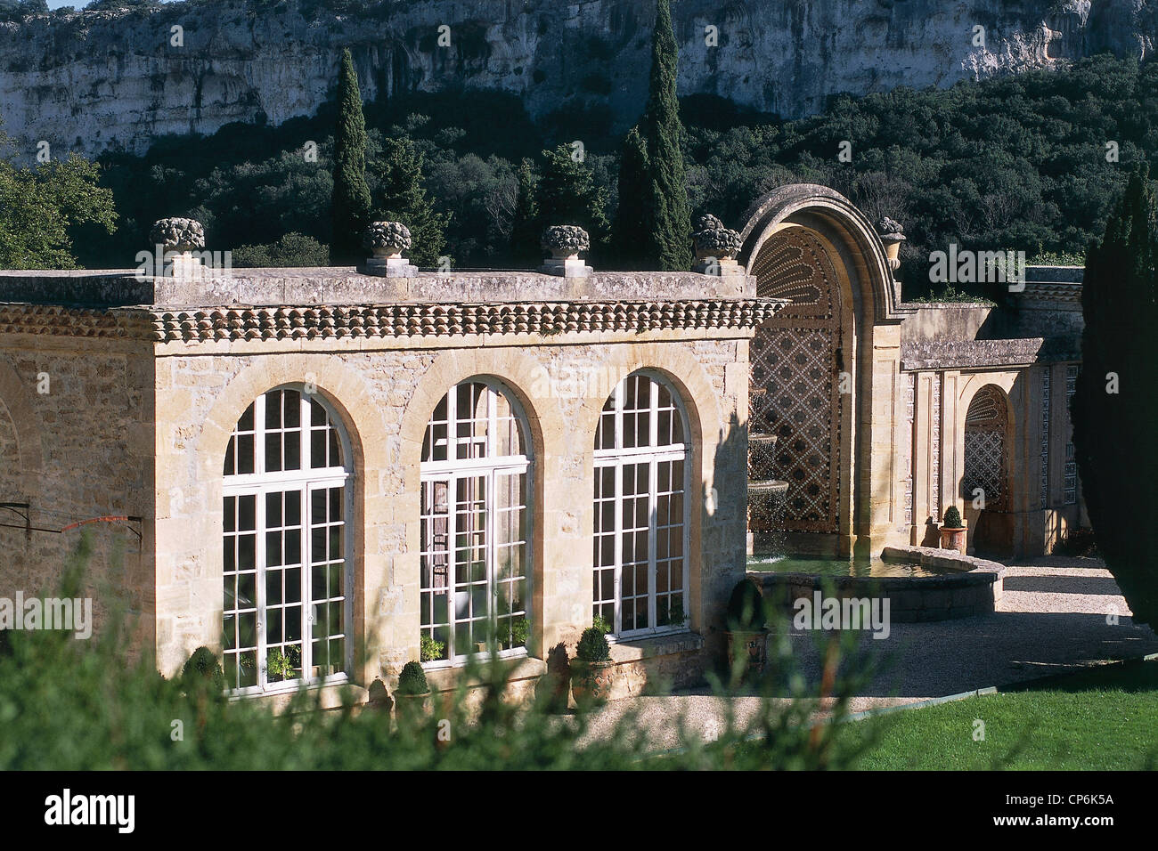 Francia - Linguadoca Rossiglione - il castello di Saint Privat. L'Orangery, fontana. Foto Stock