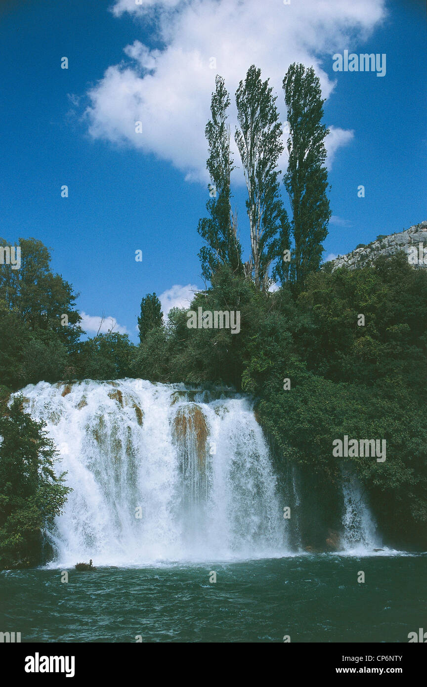 Dalmazia Croazia Parco nazionale di Krka Krka cascate di Roski slap, grandi cascate di cataratta formata dai principali di alta 22,5 metri Foto Stock