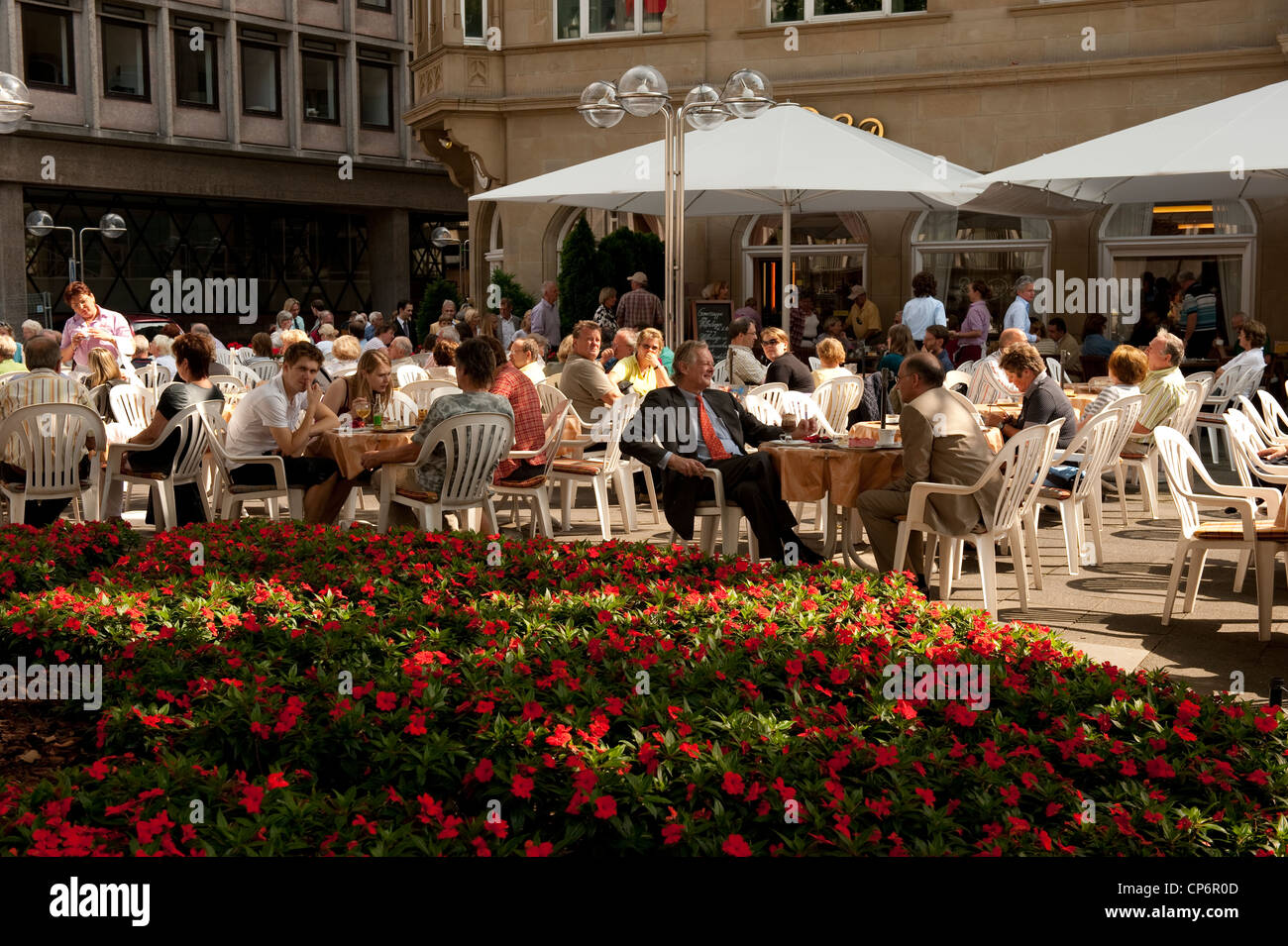 Estate Cafe cultura di strada Colonia Germania Europa UE Foto Stock