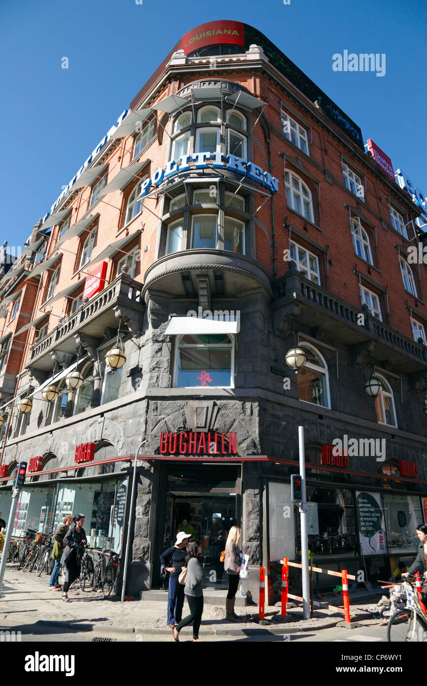 Politikens Hus, Casa di JP/Politiken, GIORNALE danese POLITIKEN e società di media nella piazza del municipio di Copenhagen. Anche la libreria Boghallen in esecuzione Foto Stock