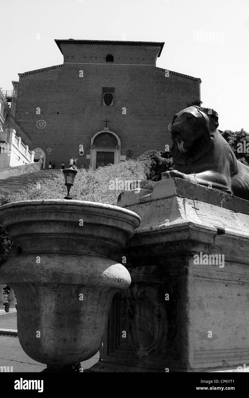 Roma in bianco e nero. Panoramica della chiesa di Ara Coeli Foto Stock