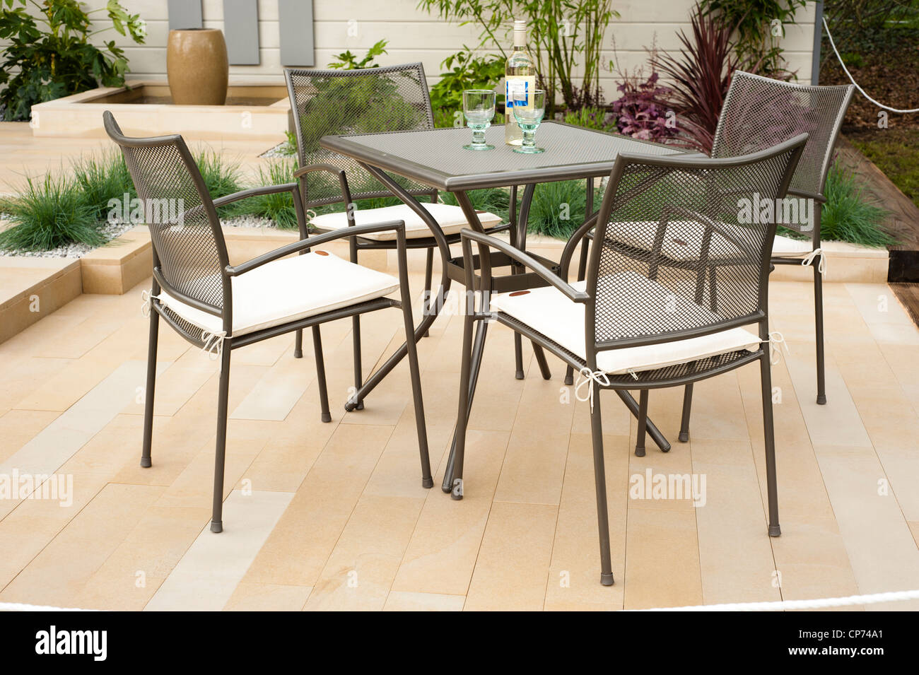 'Off The Shelf' mostrano giardino alla 2012 RHS mostrano Cardiff Foto Stock