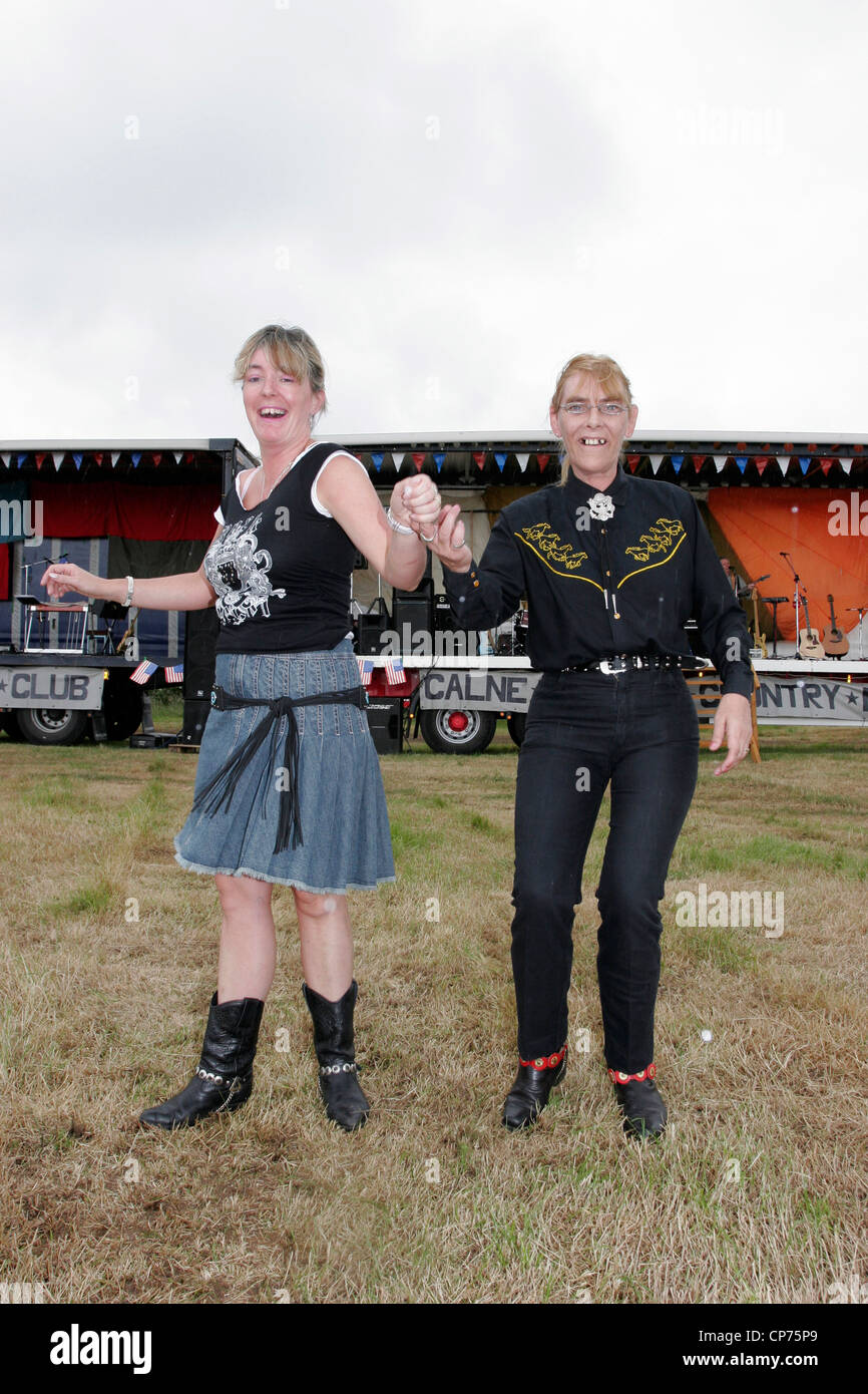 Dancing a Calne Festival della Musica Country nel Showground, Beversbrook Foto Stock