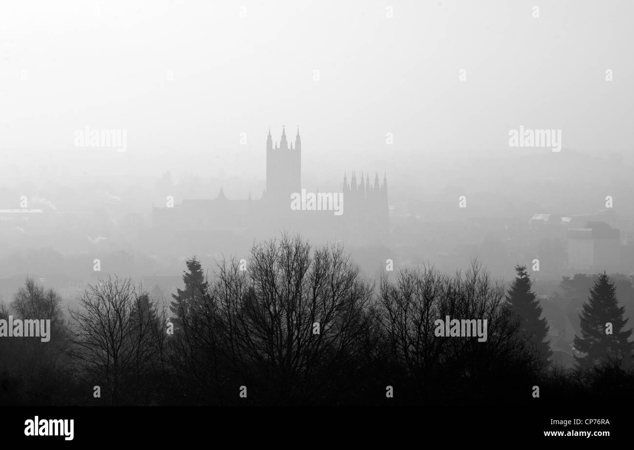 La Cattedrale di Canterbury nella nebbia, Canterbury, nel Kent, England, Regno Unito Foto Stock