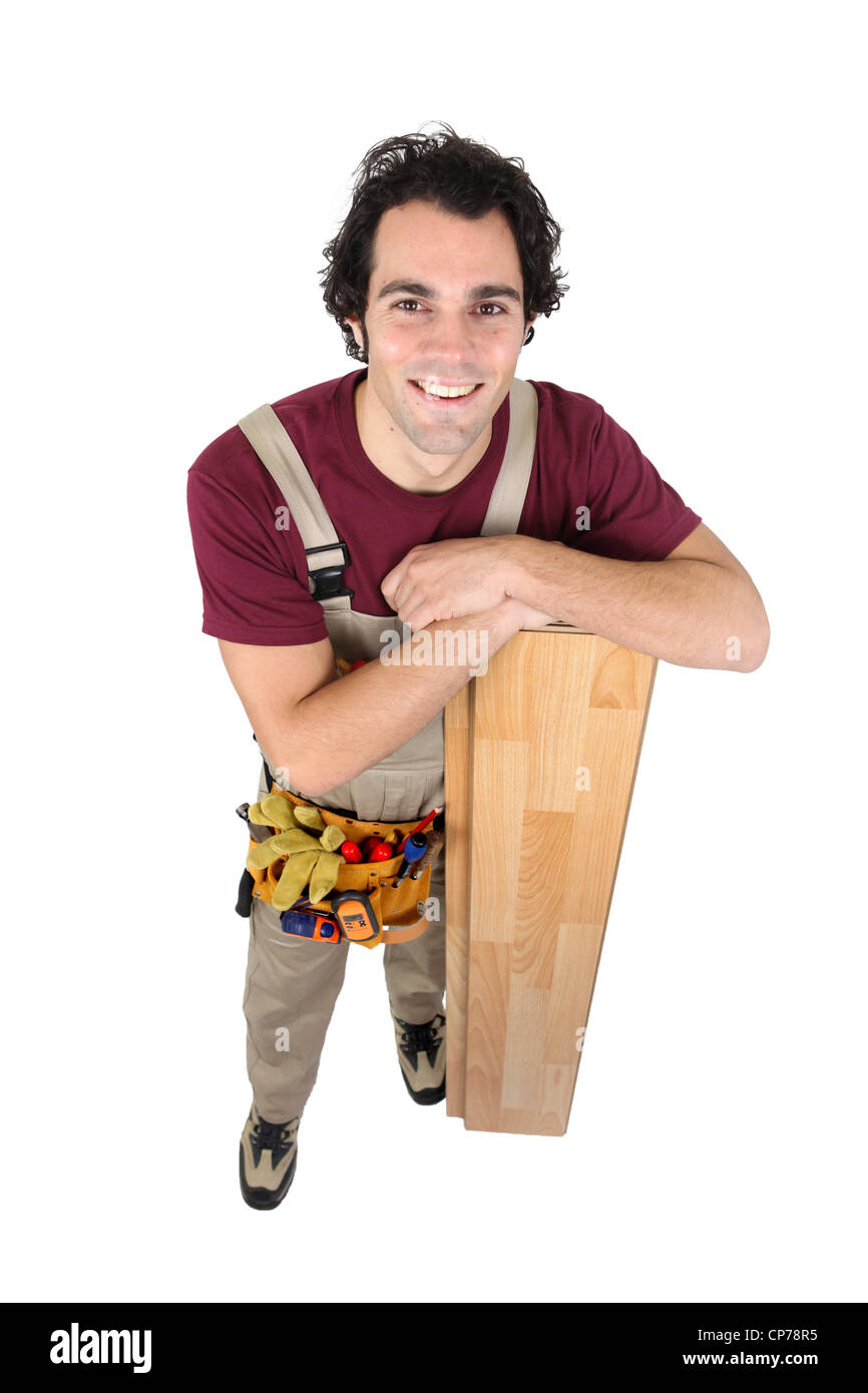 Lavoratore con pavimento in legno Foto Stock