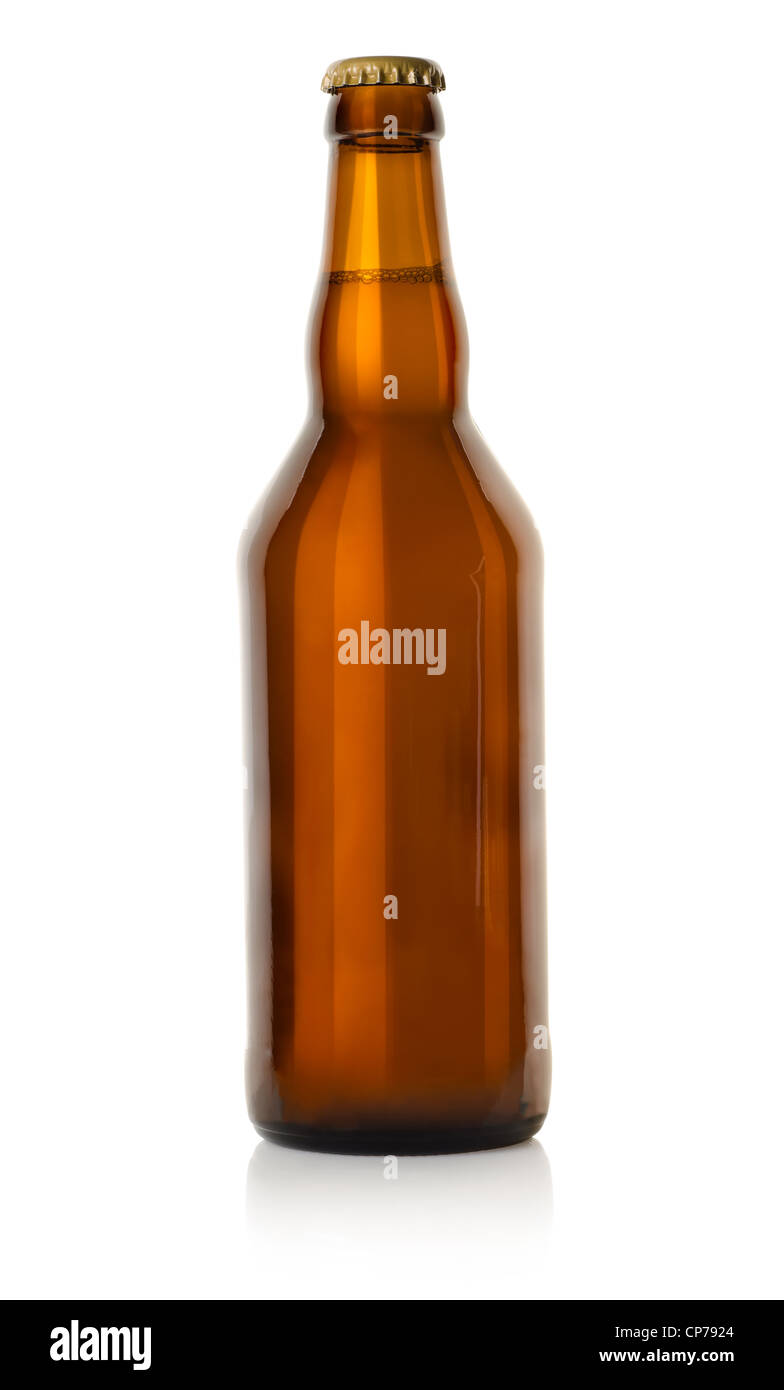La birra in bottiglie di vetro bruno isolato su uno sfondo bianco. Tracciato di ritaglio Foto Stock