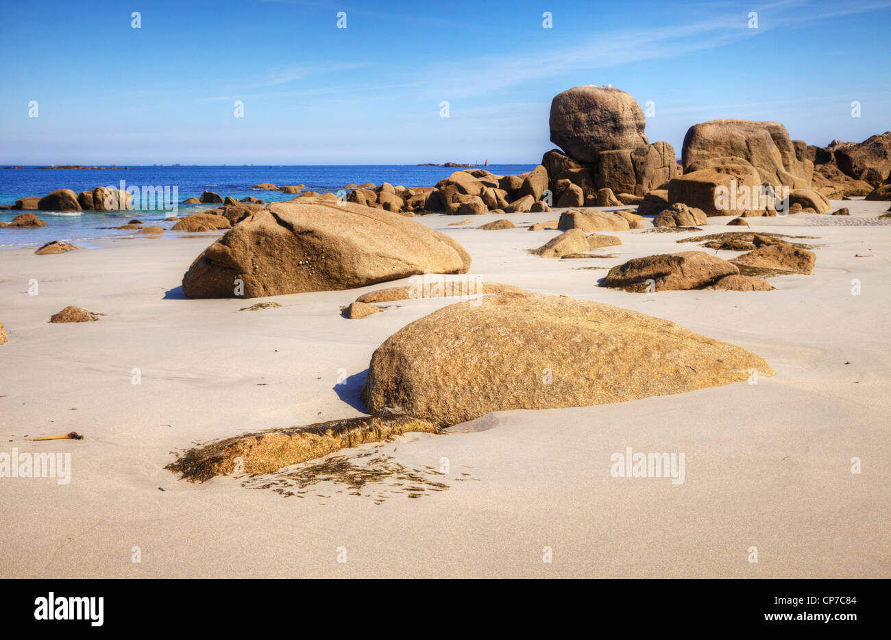 Gouerou deserta spiaggia, Brittany,Francia, in una bella giornata di sole. Foto Stock
