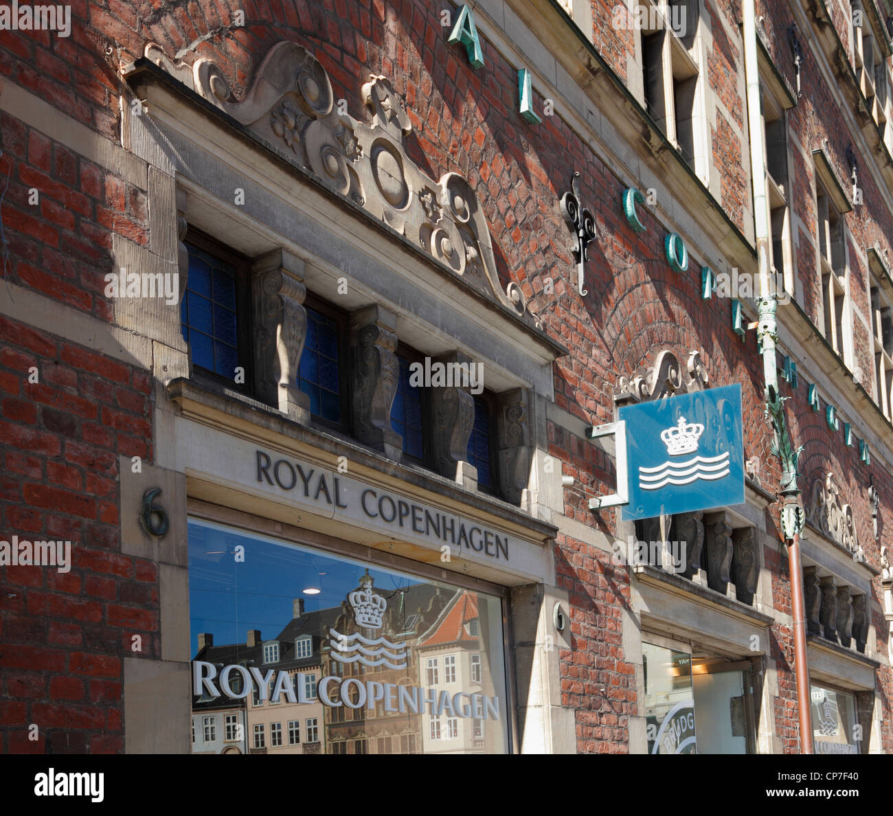Il Royal Copenhagen negozio di porcellana sulla pedonale e la strada dello shopping Stroeget (Strøget) di Copenhagen, Danimarca. Foto Stock