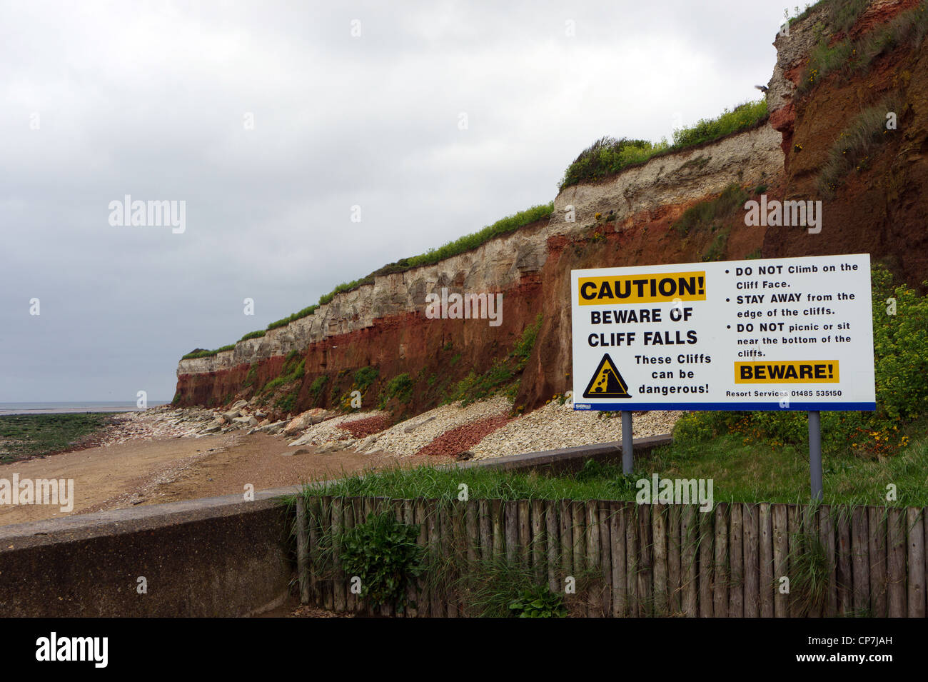 Cartelli di avvertimento, Hunstanton scogliere. Foto Stock