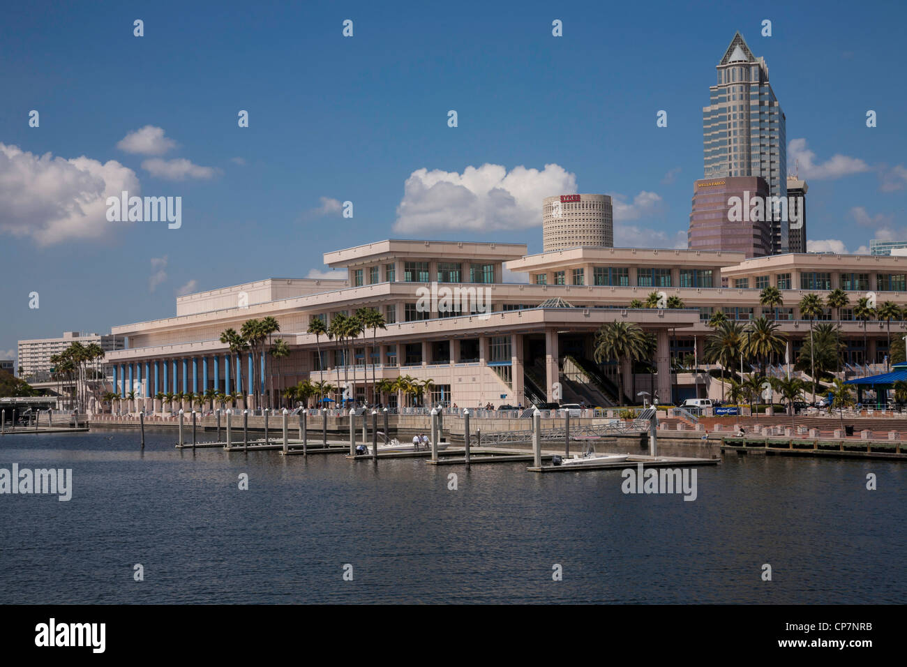 Centro di Tampa, il centro convegni e il fiume Hillsborough, Tampa, FL Foto Stock