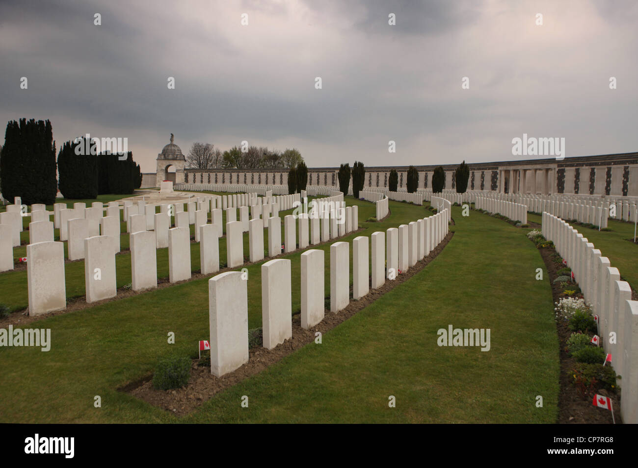 Tyne Cot Commonwealth War Graves Cimitero e memoriale per la mancanza della Prima Guerra Mondiale in Ypres Salient Foto Stock