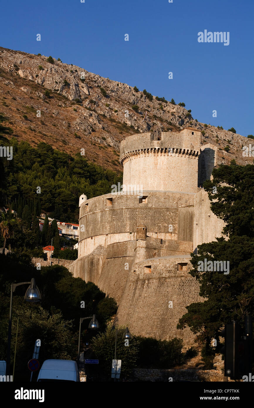 Il Fort Minceta e le mura della città di Dubrovnik Dalmazia Croazia Foto Stock