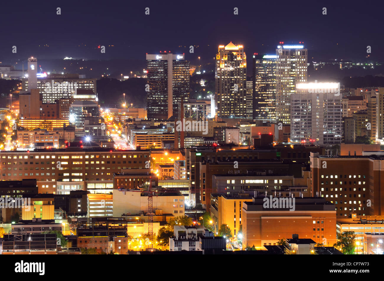 Skyline del centro di Birmingham, Alabama, Stati Uniti d'America di notte. Foto Stock