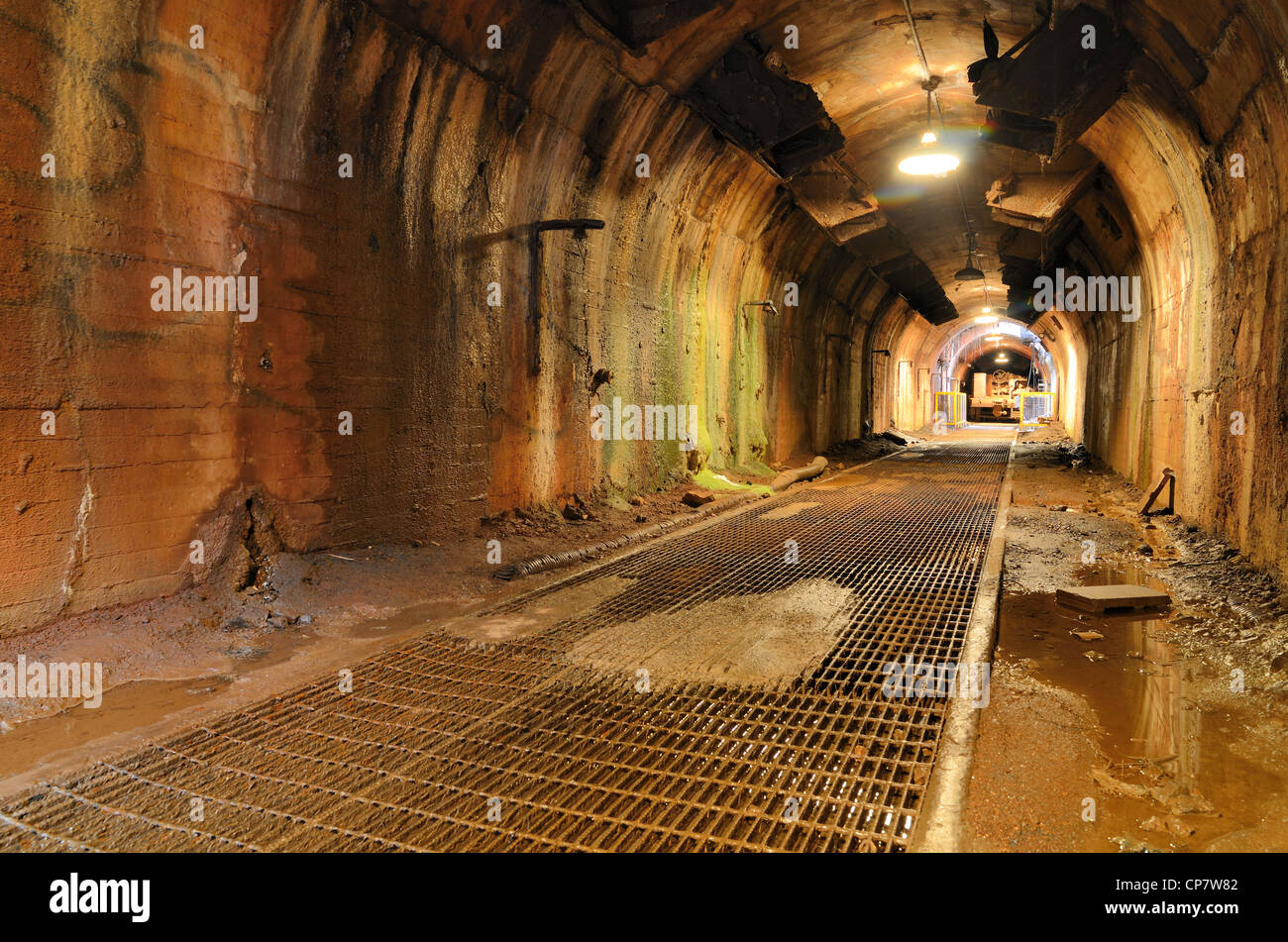 tunnel di vecchio mulino Foto Stock