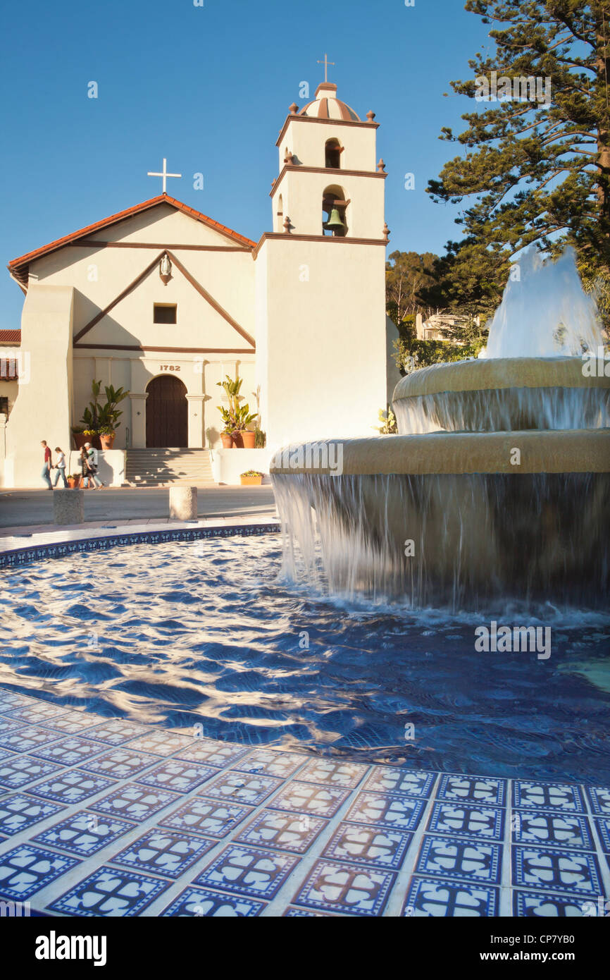 , La Missione di San Buenaventura e fontana, Ventura, California Foto Stock