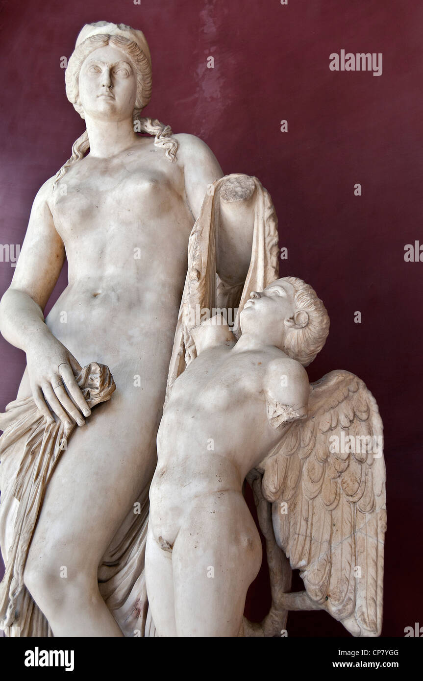 Venere felice- statua romana del greco antico dea Afrodite (Venere nella cultura romana) in musei vaticani Foto Stock
