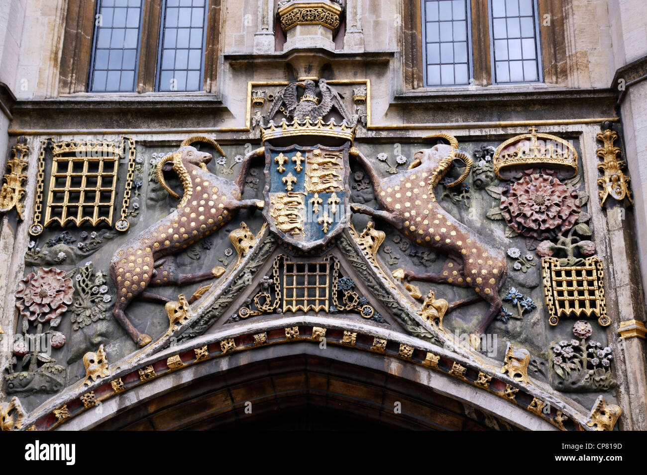 Crest sul cancello di ingresso a Cristo's College di Cambridge, Inghilterra Foto Stock